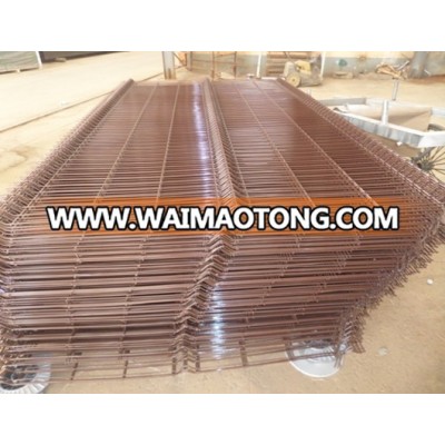 RAL 8017 powder coated curved wire mesh fence panel