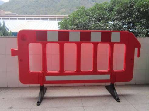 1950mm Red/Yellow Temporary Road Safety Traffic Fence Barriers Road Traffic Barrier